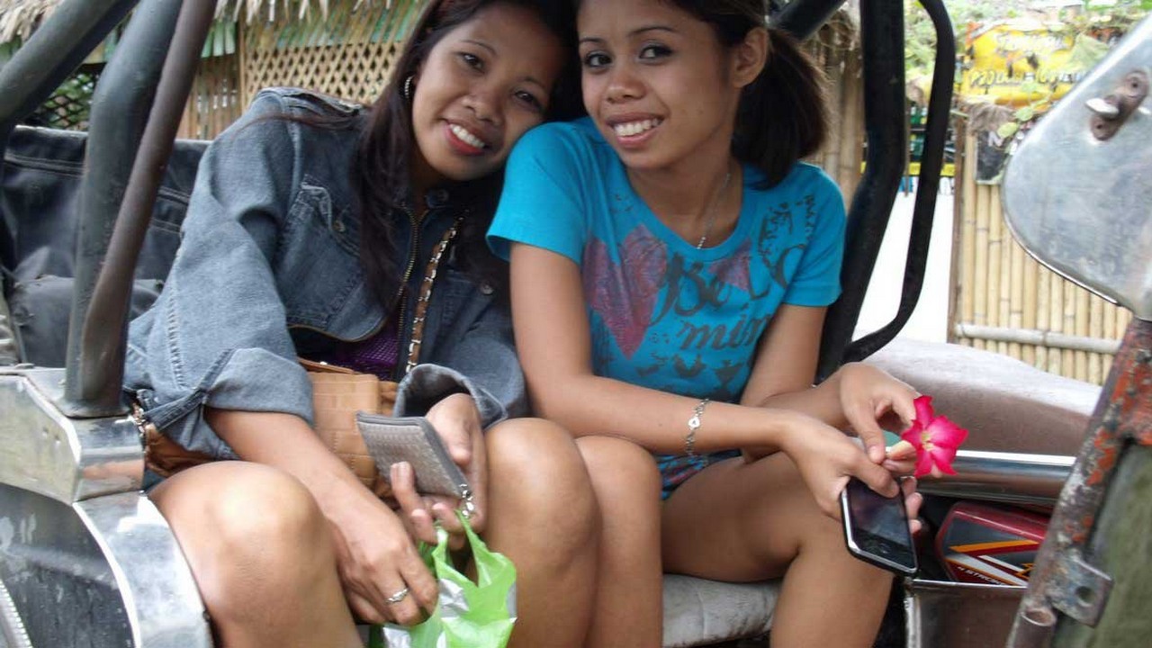 Tia & Weng – Dobol Trobol